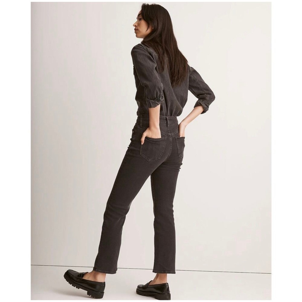 Madewell Mid Rise Kick Out Jeans Black Gray Wash Size 26 Edgy Grunge Chic